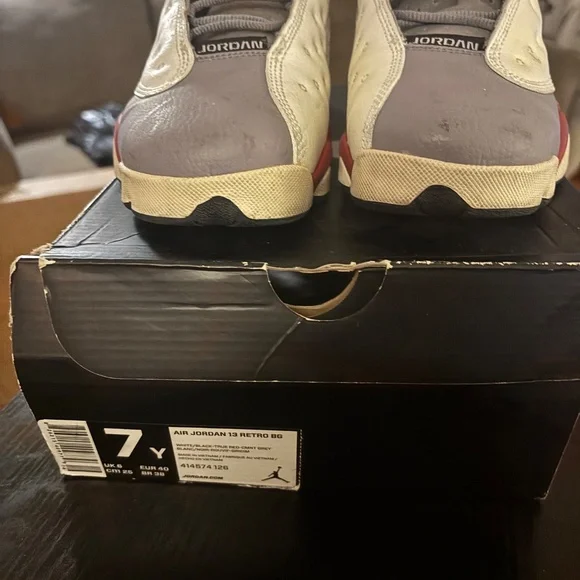 AIR JORDAN 13 RETRO - Size 7 GS, Red /grey/white - Picture 4 of 6